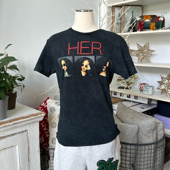 H.E.R. Tops - H.E.R. Concert dates T-shirt NWT